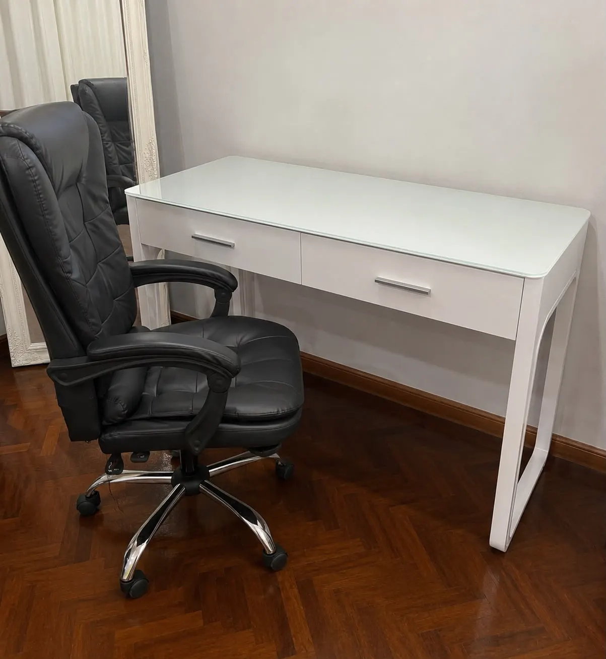 Sillon ejecutivo de escritorio. Solo 4 meses de uso . Impecable