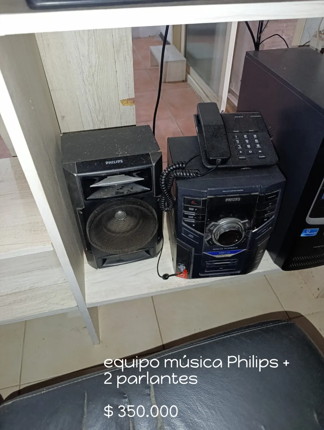 Equipo música Philips con 2 parlantes