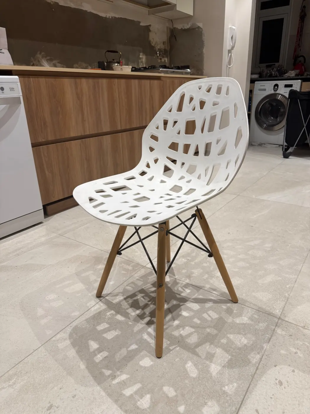Sillas modernas blancas patas madera