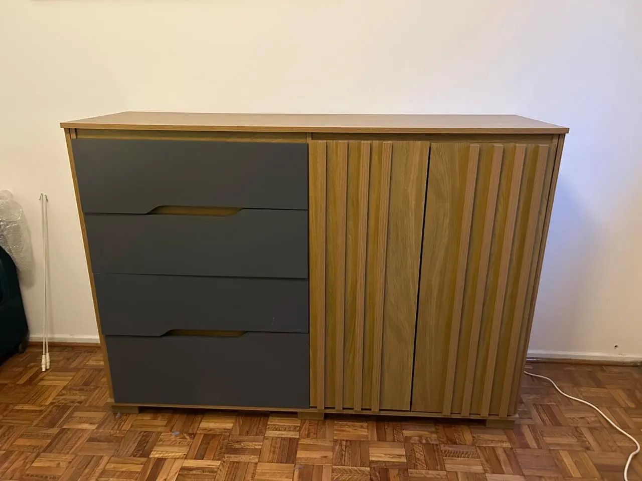 Comoda Texas de MDP con 4 Cajones y 2 puertas