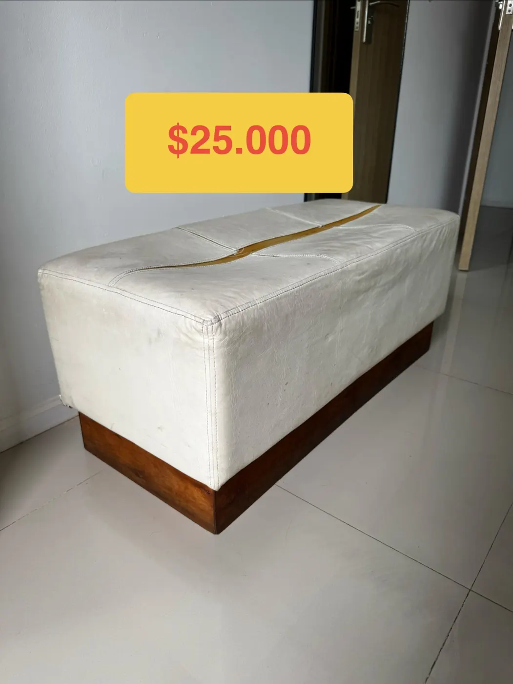 🪑 BANQUITO / PUFF CON BASE DE MADERA – $25.000