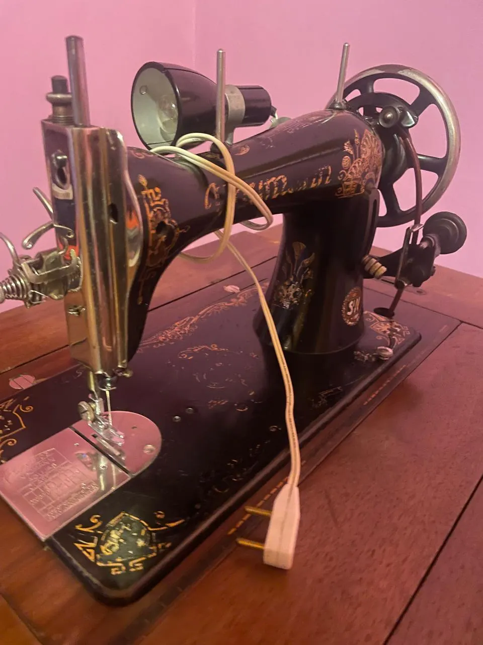 Maquina de Coser Alemana NEUMAN - Pieza Vintage