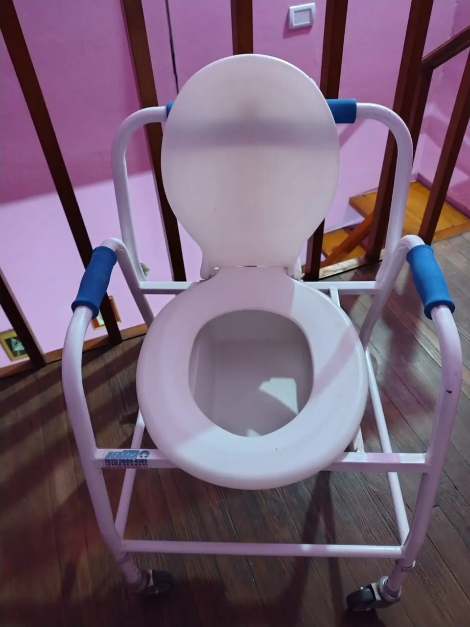 Silla Sanitaria con Ruedas - Excelente Estado