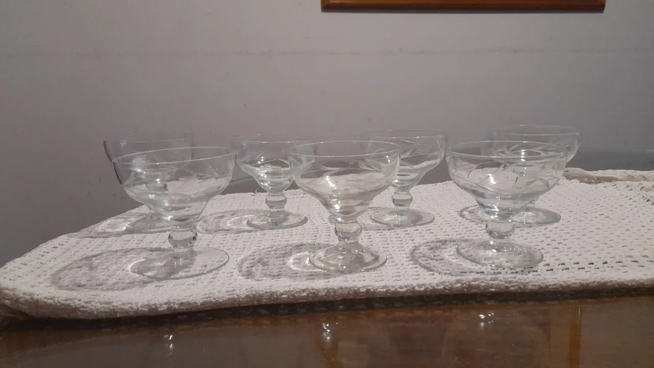 Juego de 6 copas de postre de vidrio labrado vintage