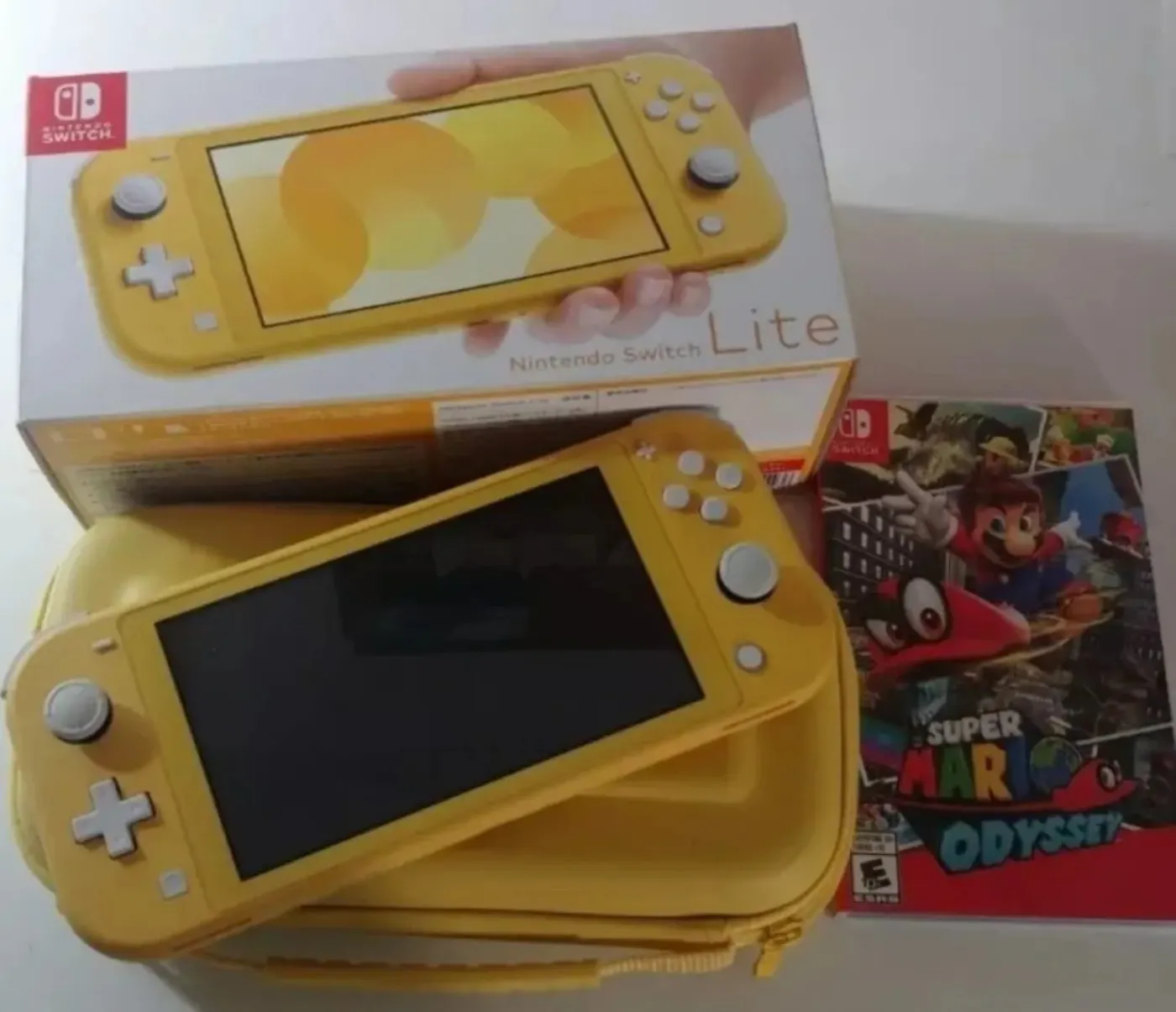 Nintendo Switch Lite completa + Juego