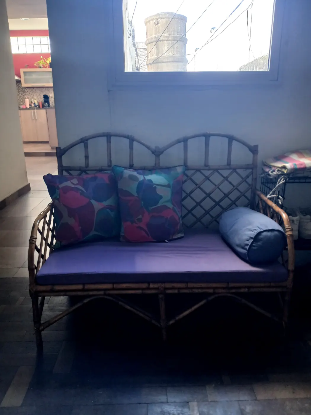 Sillón mimbre y almohadón
