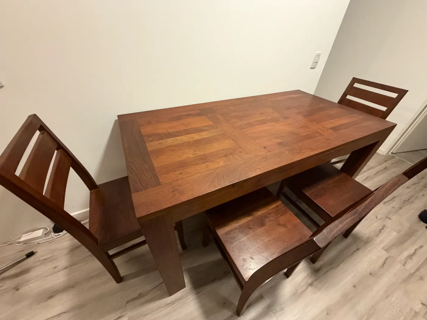 Mesa de comedor + Sillas