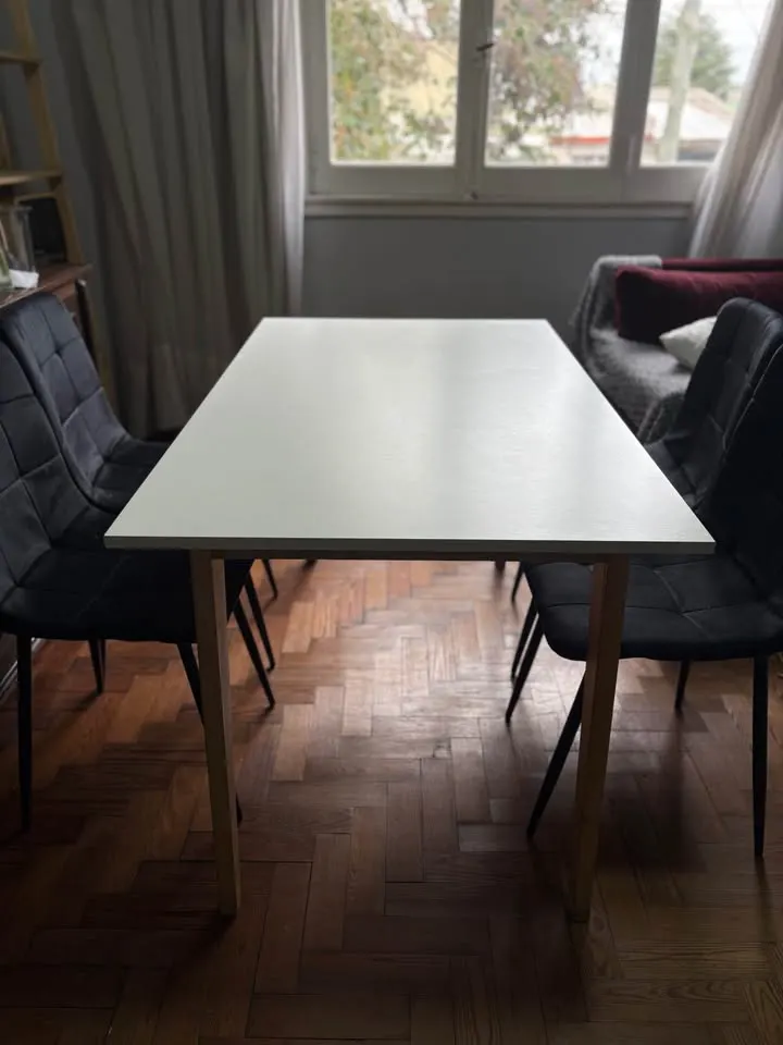 Mesa de comedor nórdica