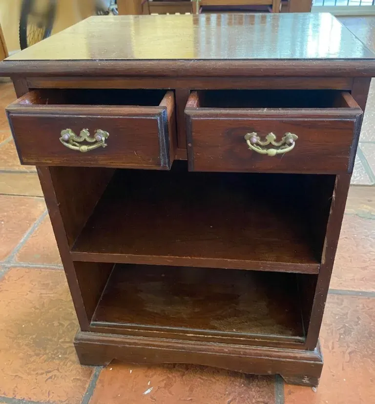 Mesa de Luz Vintage con Encanto