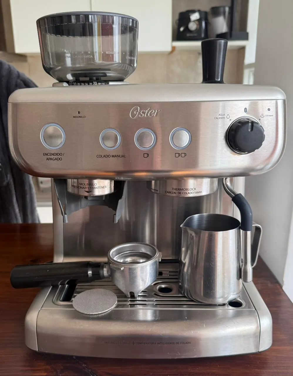 Cafetera Espresso Oster Perfect Brew 15 Bar Molino Integrado Color Acero inoxidable