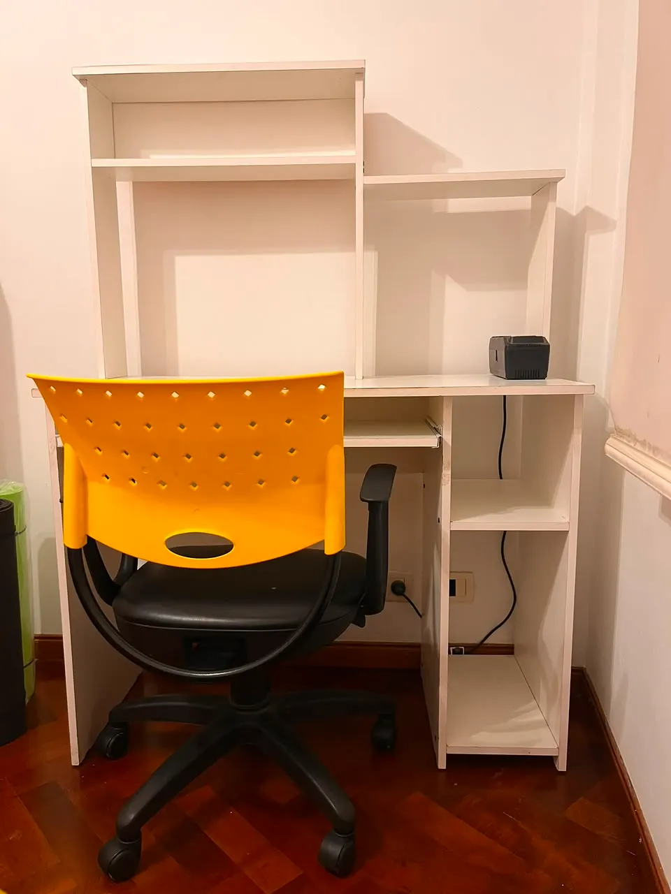 Combo Escritorio con Alzada + Silla Giratoria
