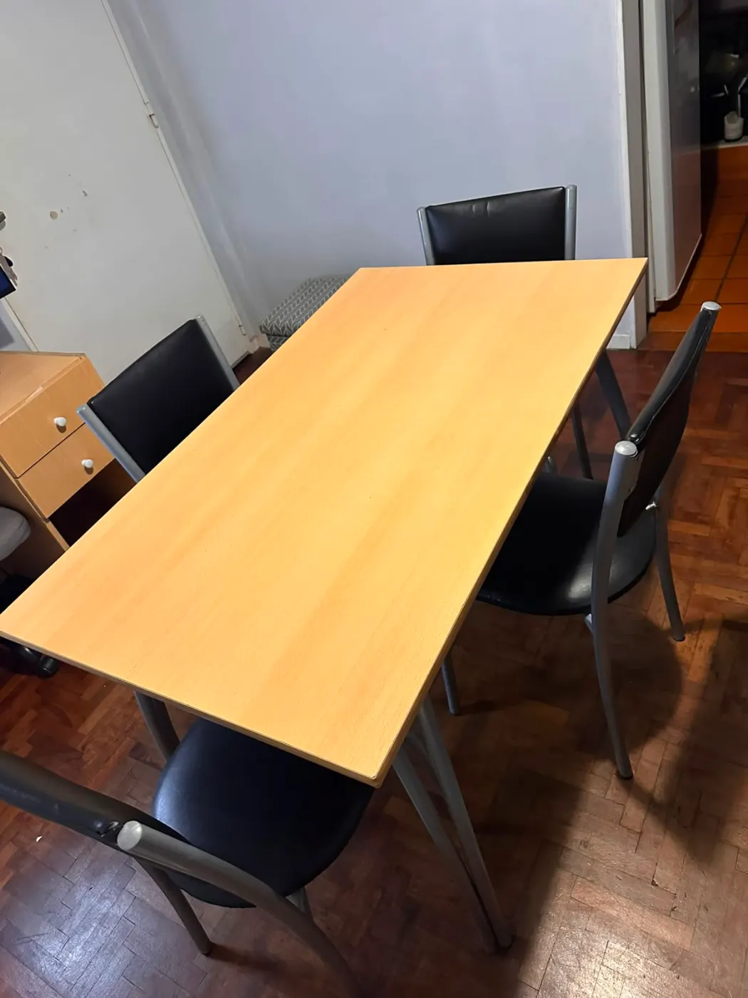 mesa con 4 sillas