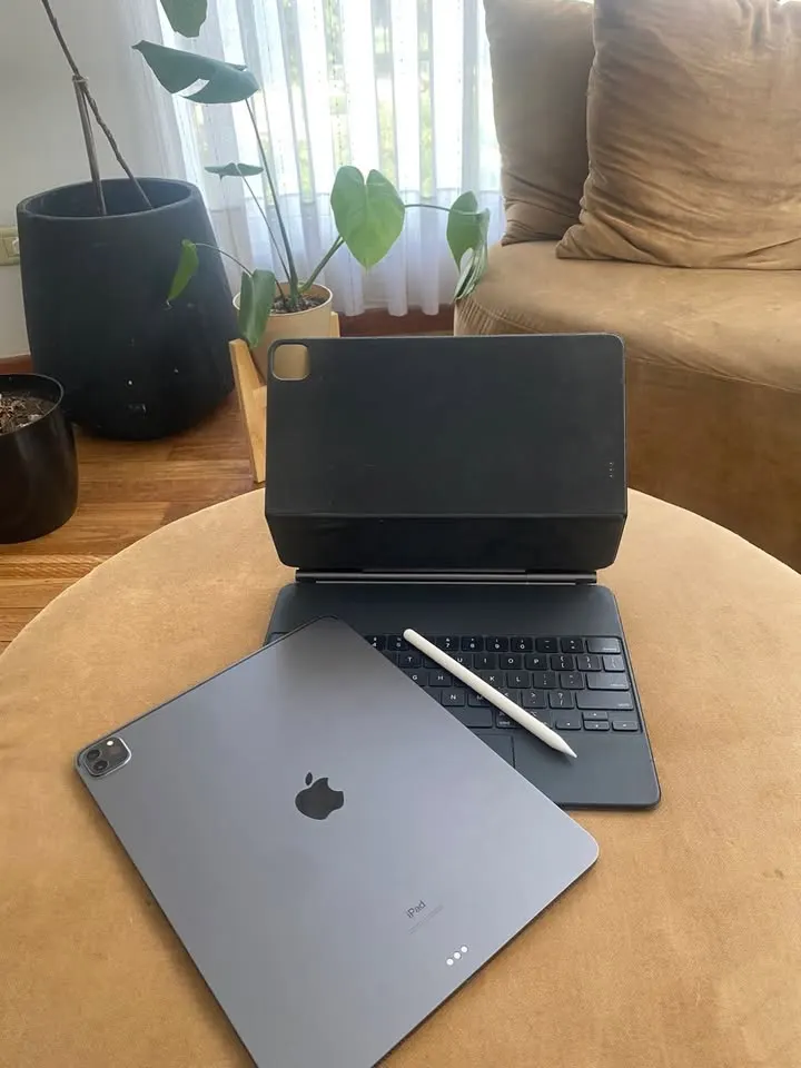 Ipad 256GB - Con Lápiz & Teclado original