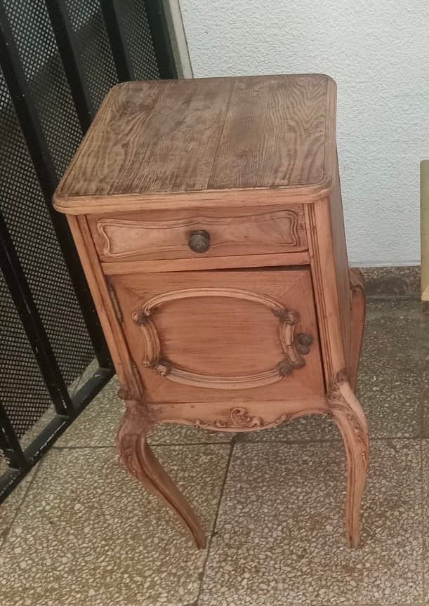 Mesa de luz estilo francés
