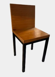Silla rígida de madera