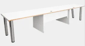 Mesa con apoyos metalicos