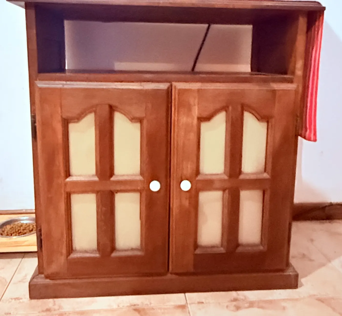 Mesa Para Tv Algarrobo Con Estante Y Puertas Con Vidrio