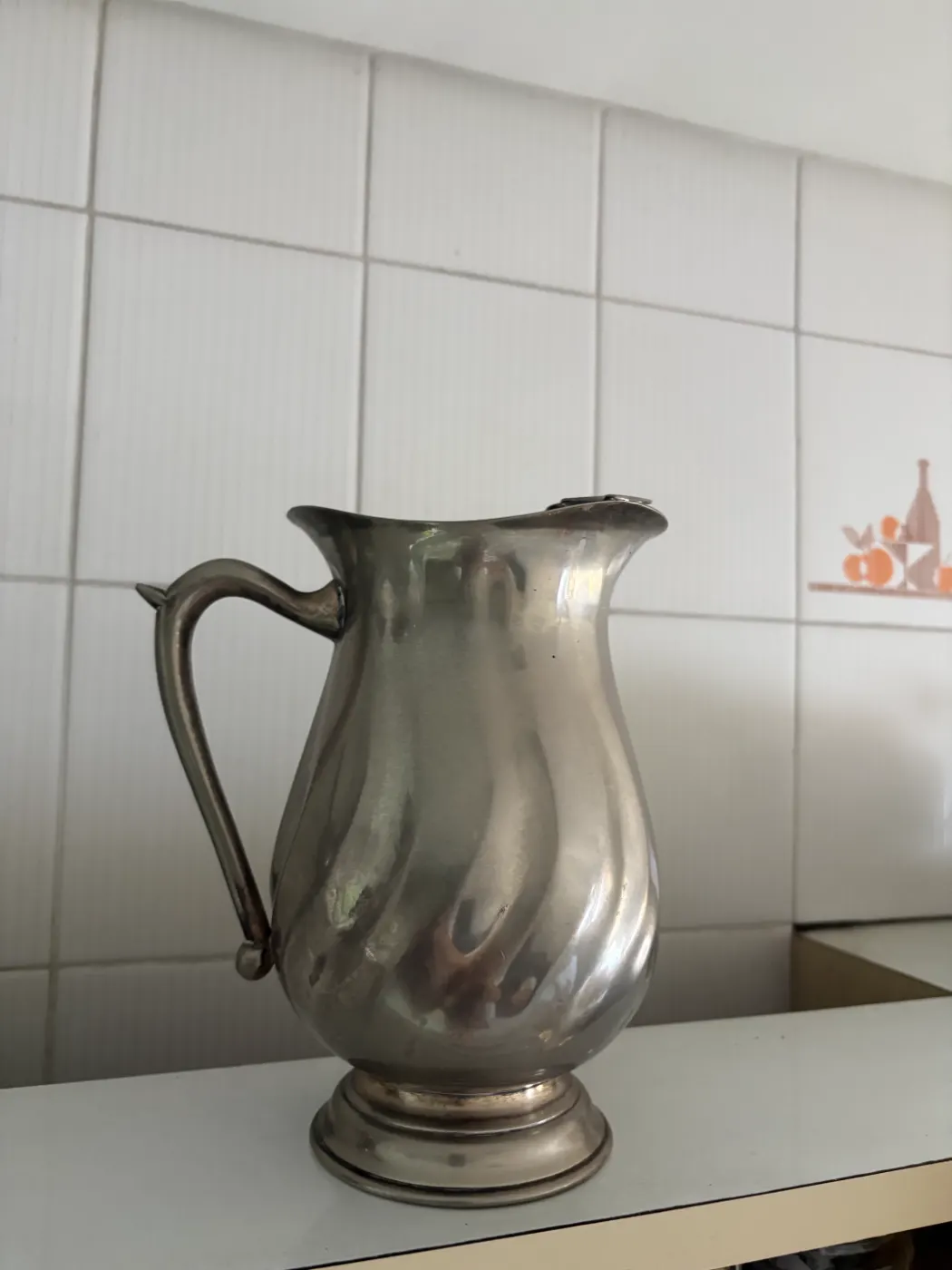Jarra con baño de plateado.