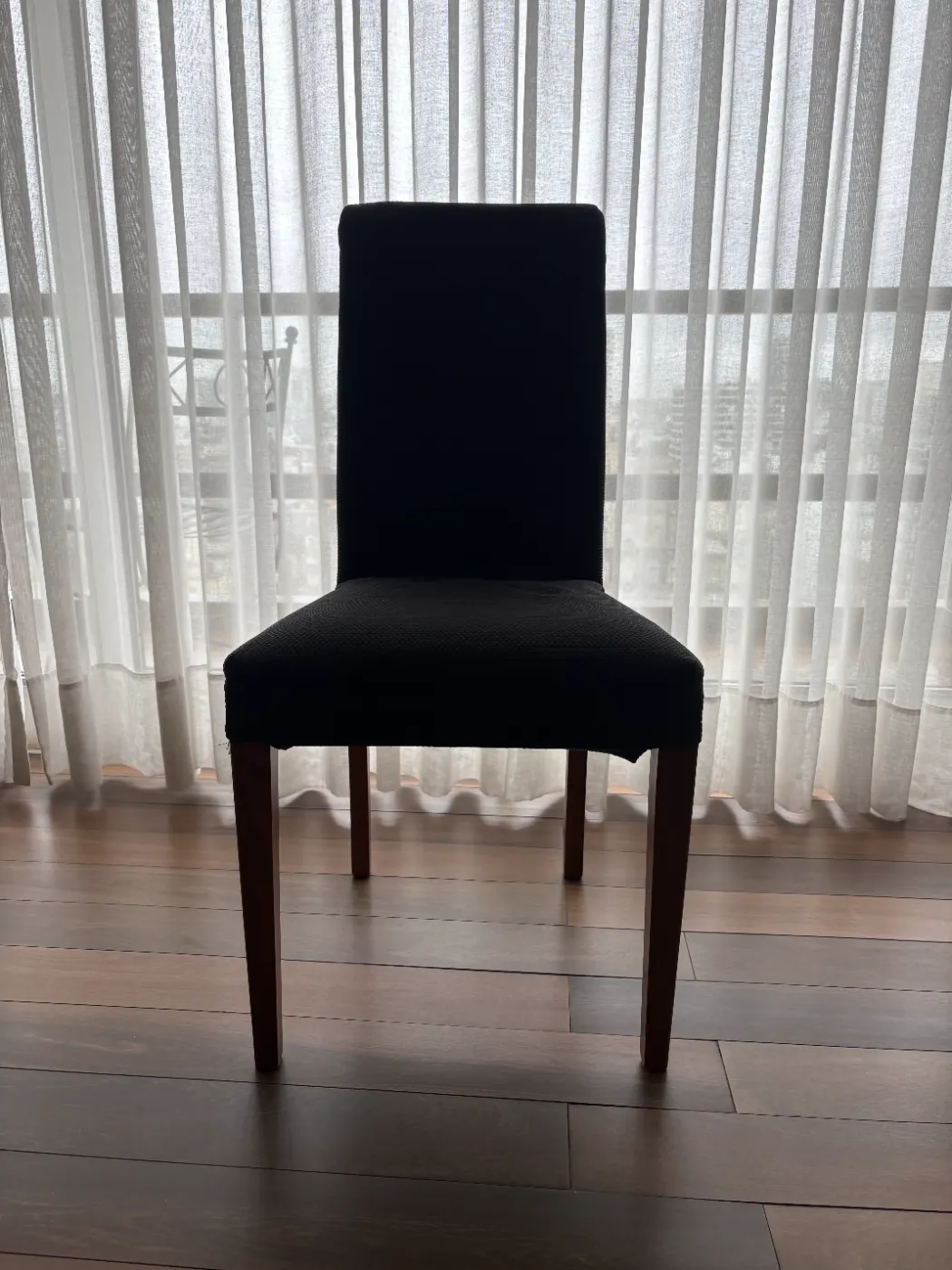 Silla de madera italiana, tapizado negro, respaldar alto 0,90 cm x 6 unidades