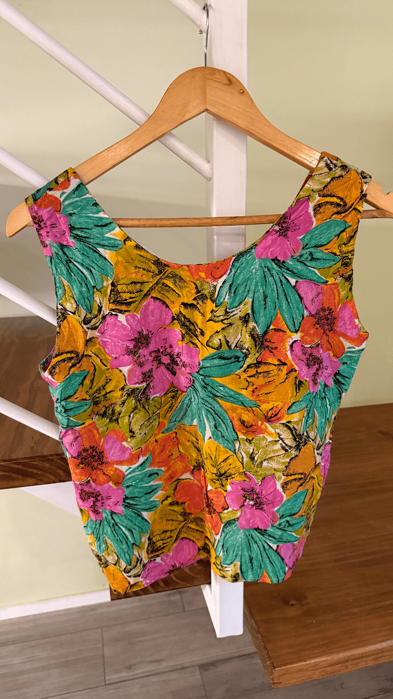 Remera floreada talle M