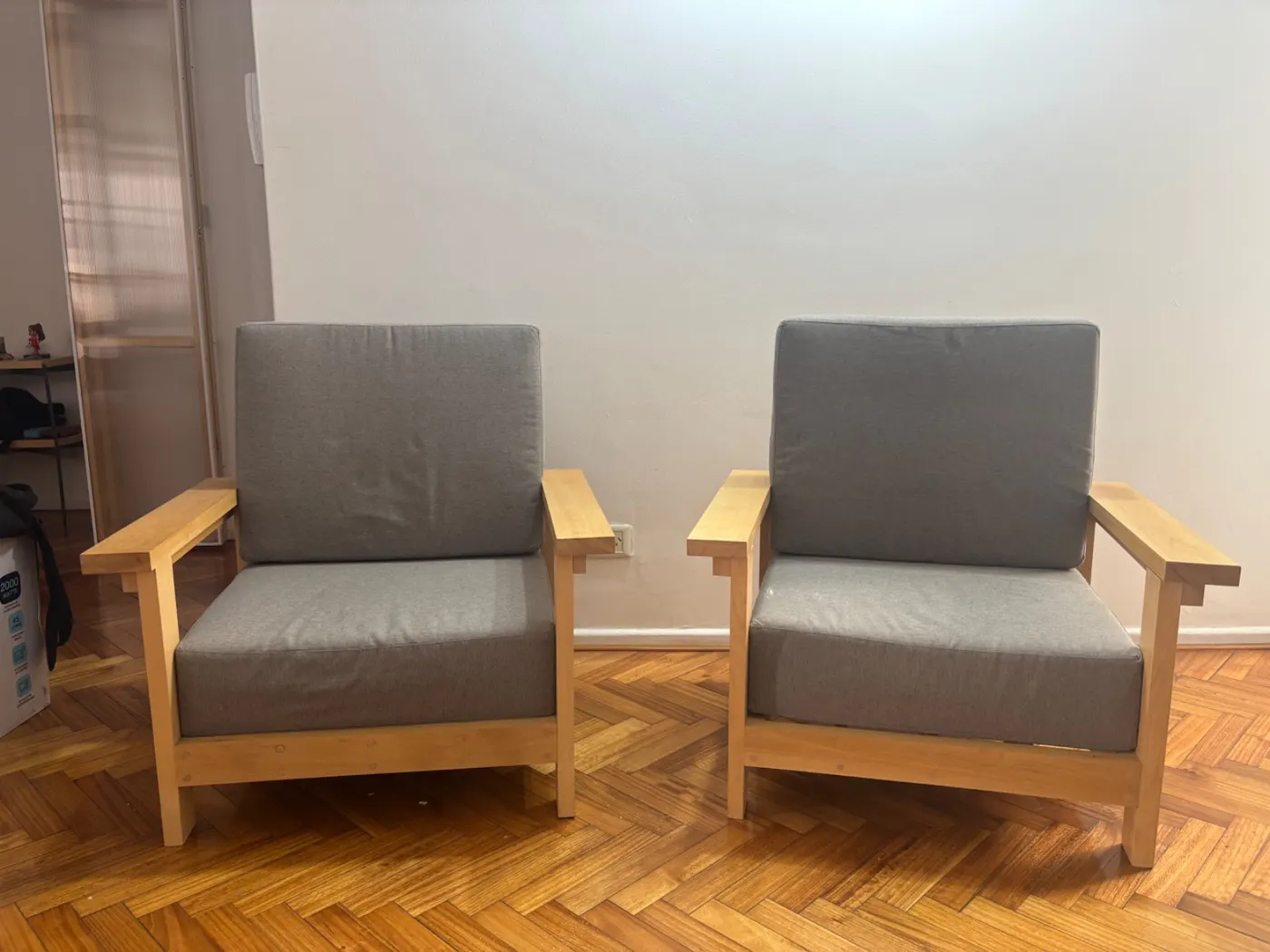 Sillones de madera de pino