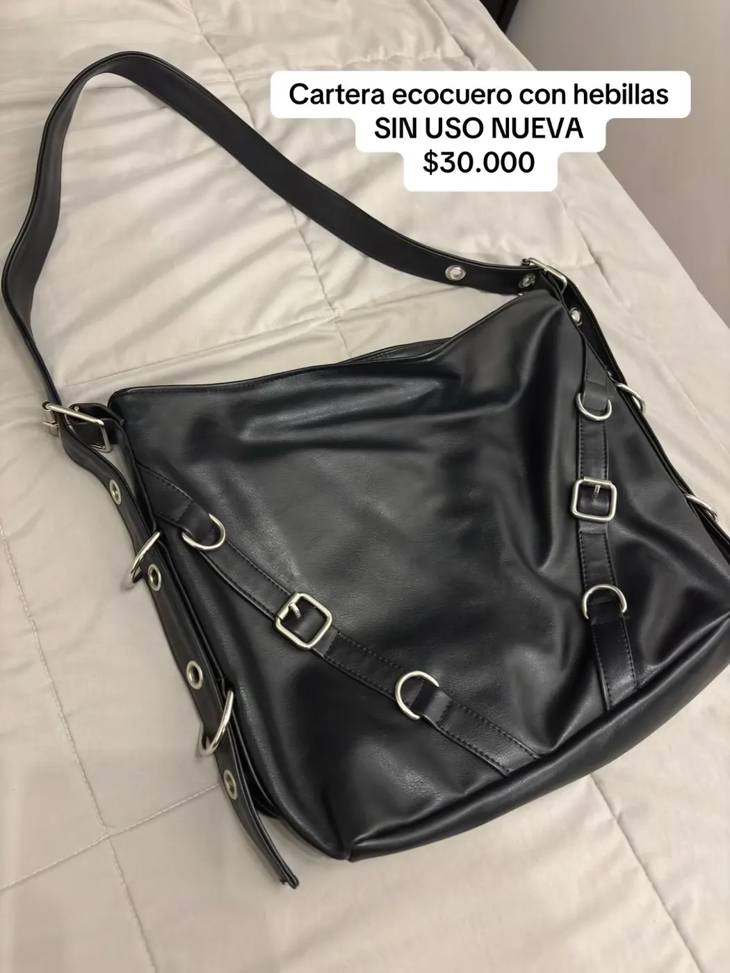 Cartera ecocuero con hebillas