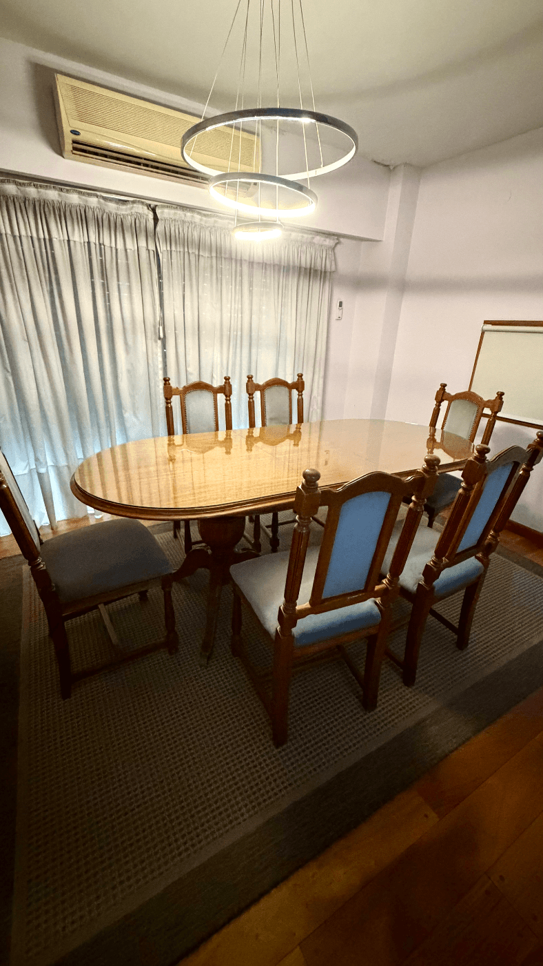 Mesa de comedor roble estilo inglés y 6 sillas